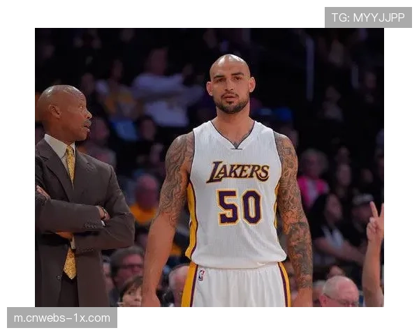 传言：加拿大人队总经理就休赛期引进明星中锋接触多方